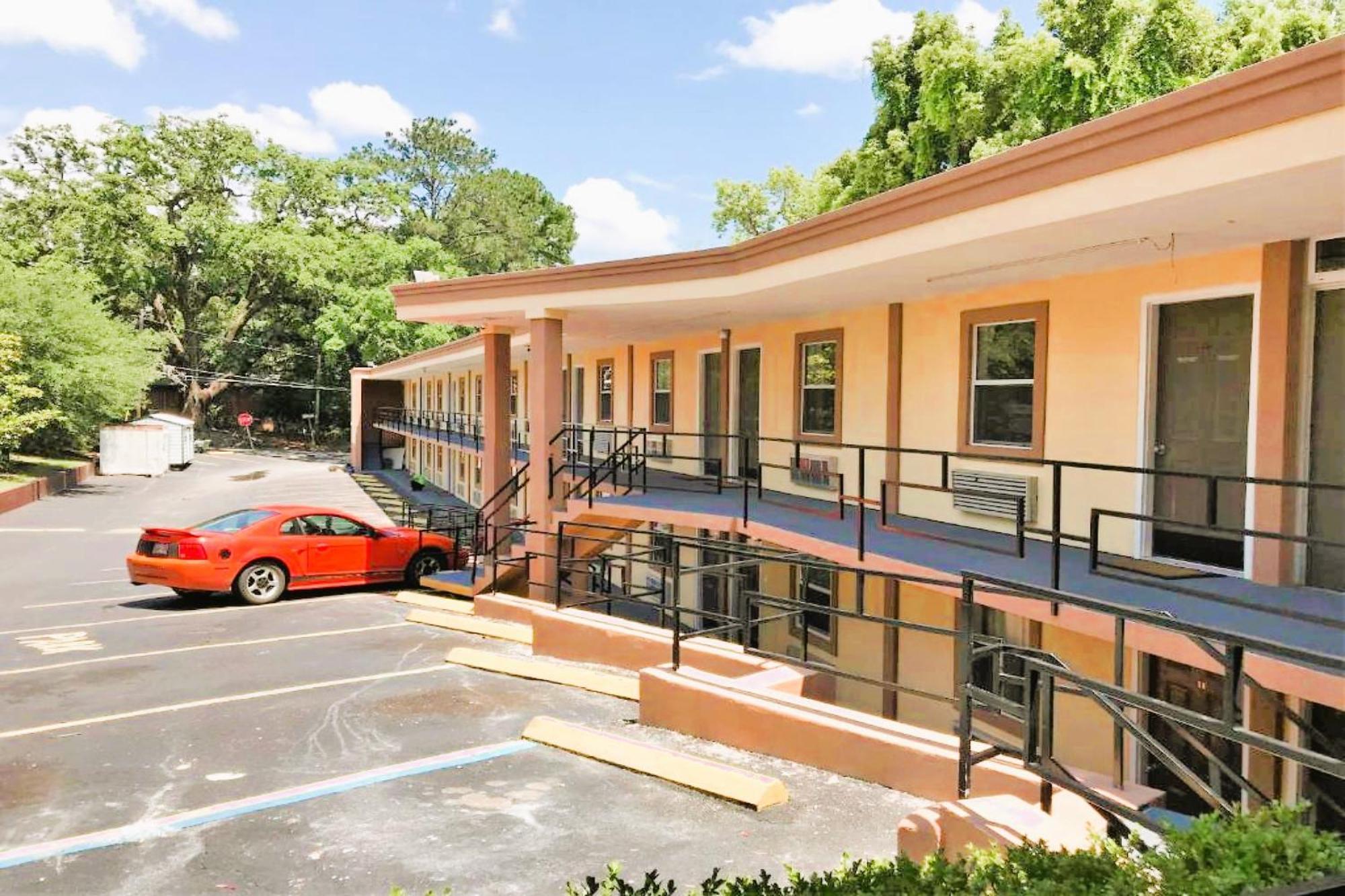Oyo Hotel Tallahassee Downtown Zewnętrze zdjęcie