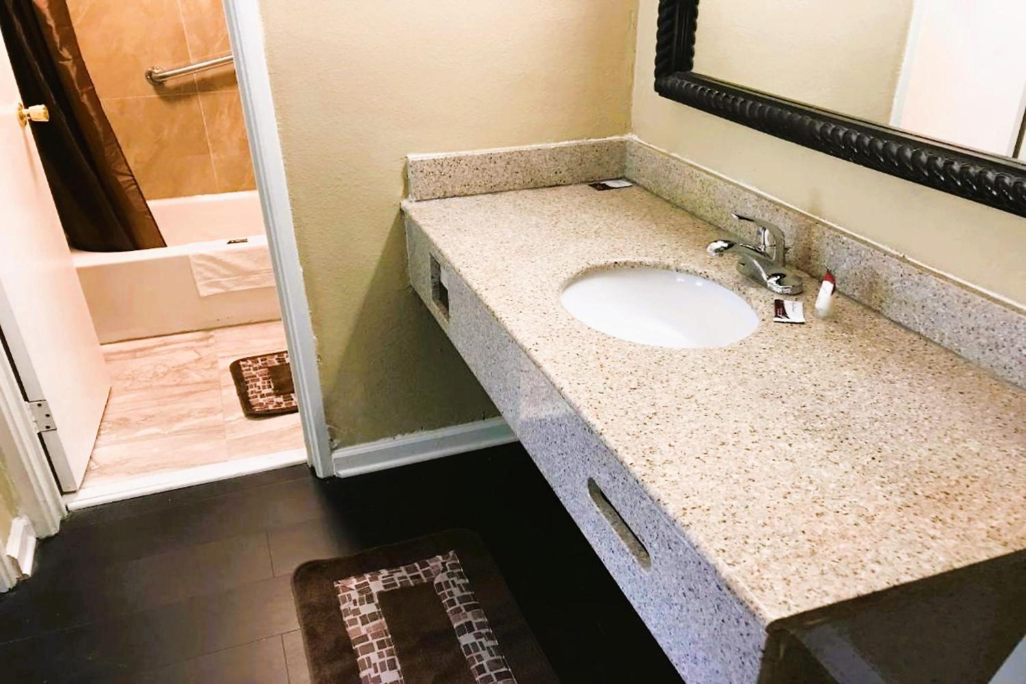 Oyo Hotel Tallahassee Downtown Zewnętrze zdjęcie